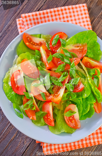 Image of salad with tomato