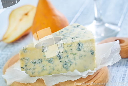 Image of blue cheese and pears