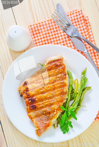 Image of fried fish with green beans