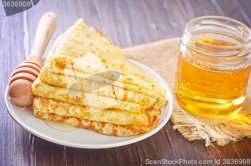 Image of pancakes with honey