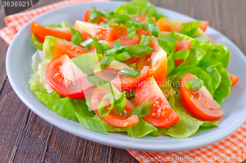 Image of salad with tomato