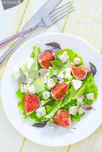 Image of salad with cheese and figs