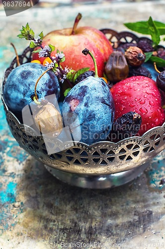 Image of Autumn fruits in the vase