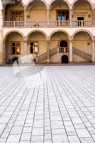 Image of Wawel castle courtyard