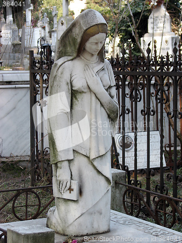 Image of Statue Tomb