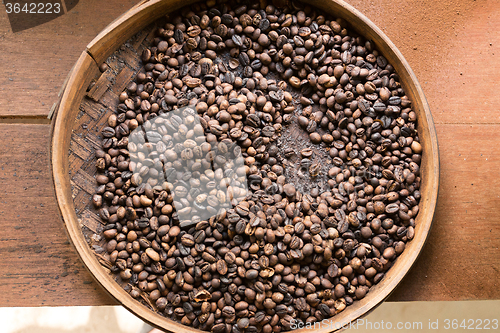 Image of freshly roasted coffe in bowl