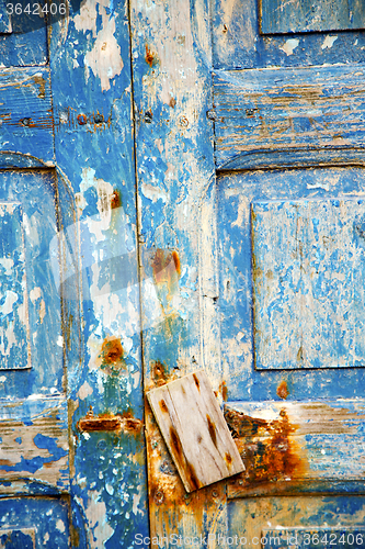 Image of dirty stripped paint in the  door and   nail