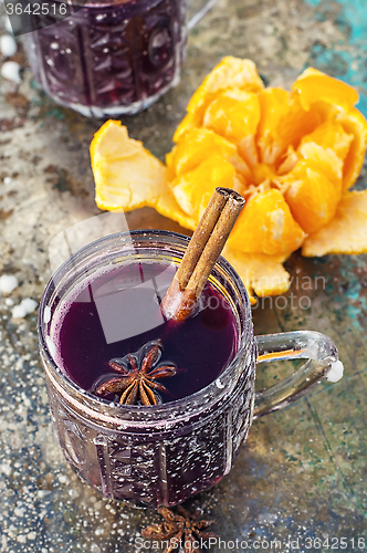 Image of glass of mulled wine and spices