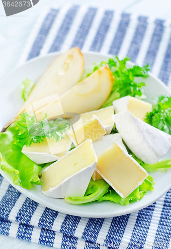 Image of salad with camembert and pears