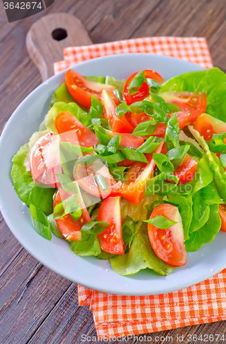 Image of salad with tomato