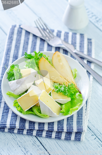 Image of salad with camembert and pears