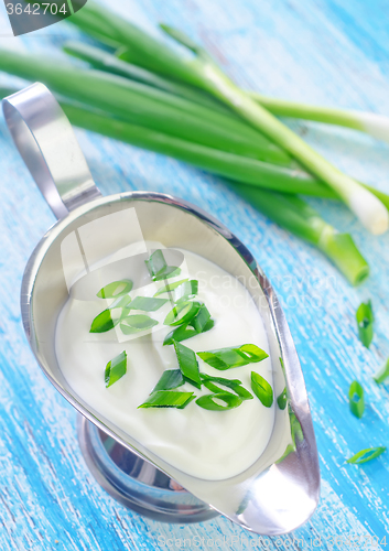 Image of sour cream with onion