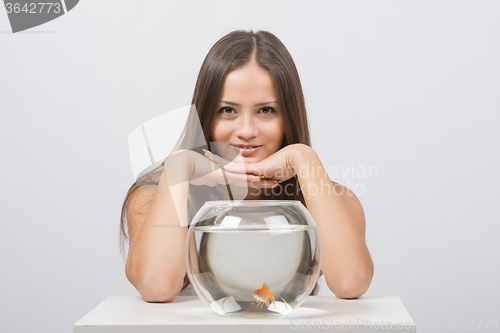 Image of The girl gave the aquarium with goldfish