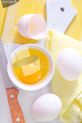 Image of raw eggs