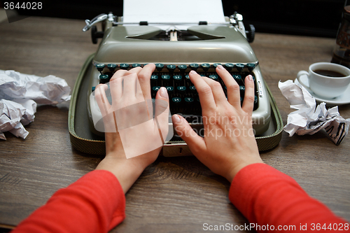 Image of typewriter, ready for jounalist action