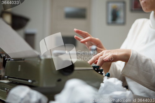 Image of old typewriter and paper 