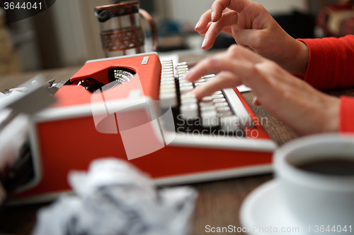 Image of typewriter, ready for jounalist action