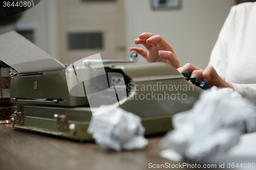 Image of old typewriter and paper 