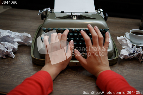 Image of typewriter, ready for jounalist action