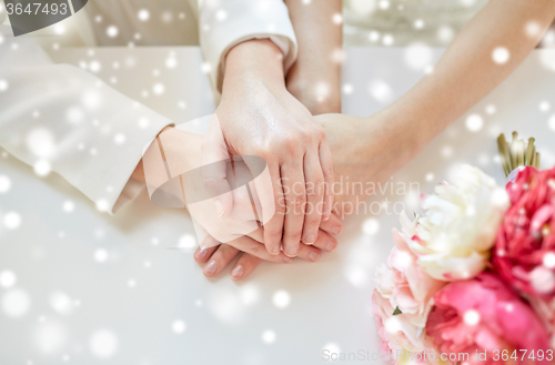 Image of close up of happy lesbian couple with flowers