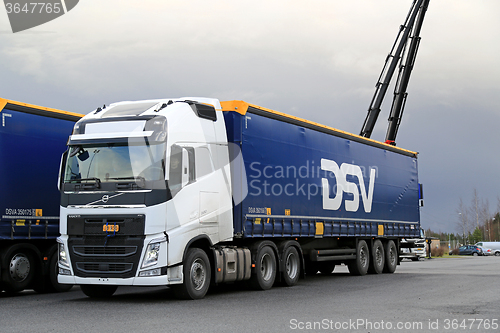 Image of White Volvo FH 500 Semi Truck at Demo Drive