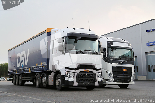 Image of Renault Trucks T and Volvo FH Semi  on Demo Drive Event