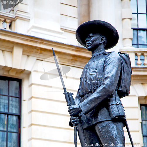 Image of marble and statue in old city of london england