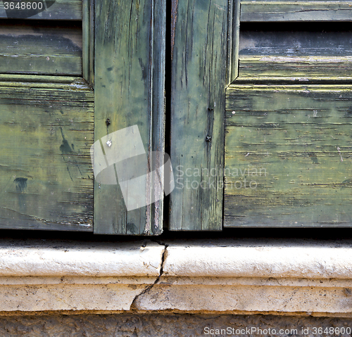 Image of window  varese palaces i      wood venetian blind concrete  bric