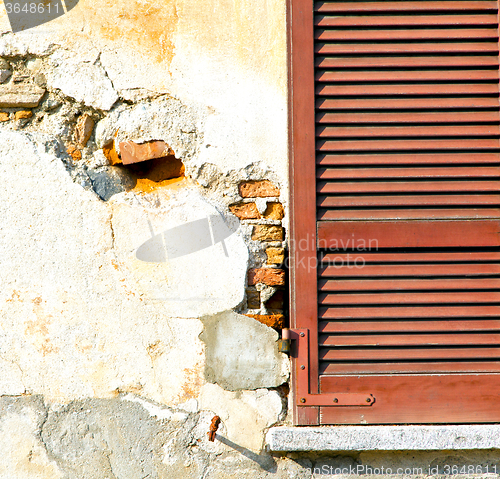 Image of  window  varano borghi palaces italy     venetian blind in the c