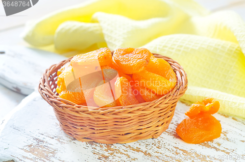 Image of dry apricots