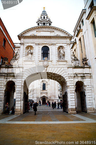 Image of historic   marble and statue in old city of england