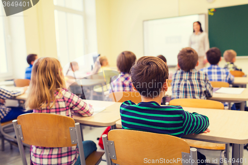 Image of group of school kids and teacher in classroom