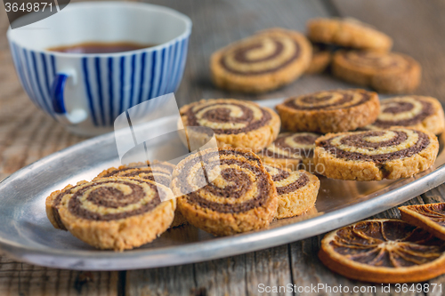 Image of Cookies in the form of a spiral and a cup of tea.