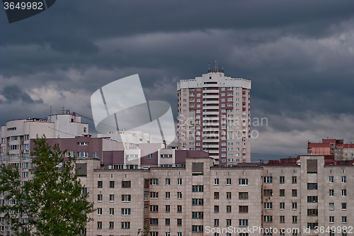 Image of gray clouds over the urban landscape