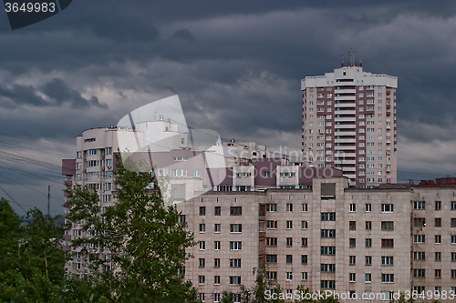 Image of gray clouds over the urban landscape