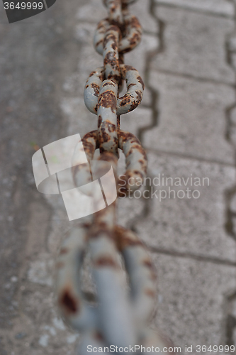 Image of gray rusty chain