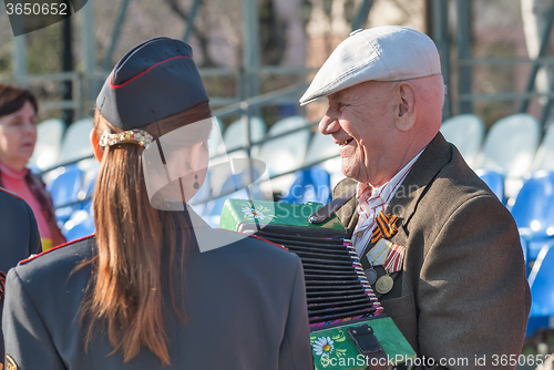 Image of Elderly veteran of World War II with accordion