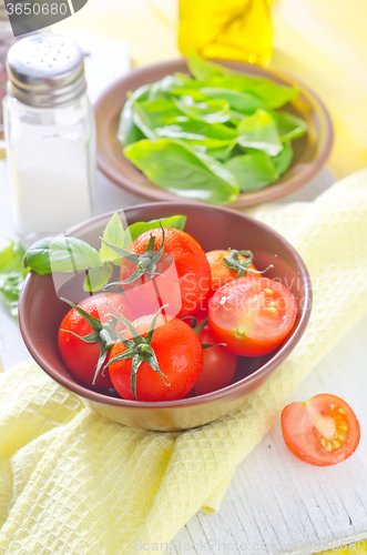 Image of tomato and basil