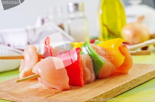 Image of chicken kebab with vegetables