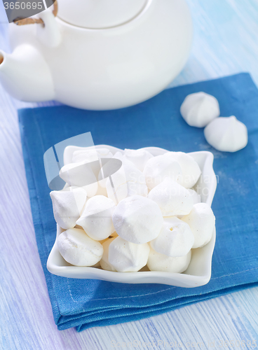 Image of meringue shells