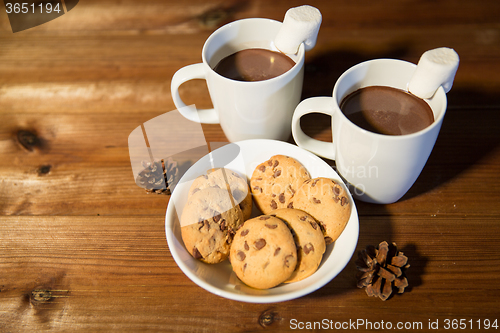 Image of cups of hot chocolate with marshmallow and cookies