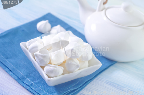 Image of meringue shells