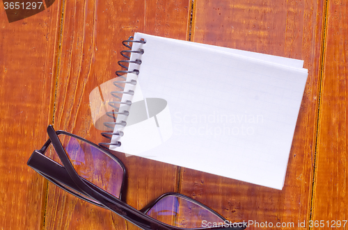 Image of note on wooden background