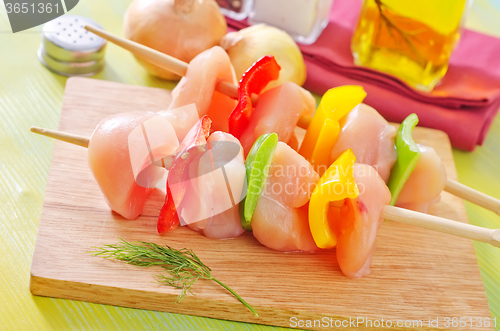 Image of chicken kebab with vegetables