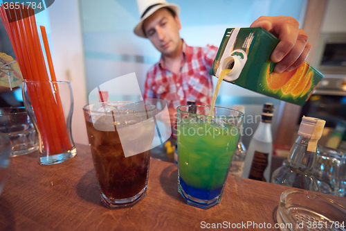 Image of barman prepare fresh coctail drink