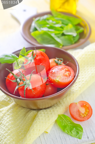 Image of tomato and basil