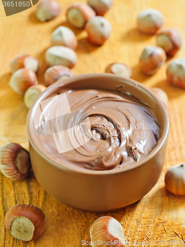 Image of creame with hazelnuts