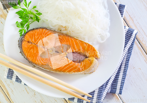 Image of salmon with rice noodles