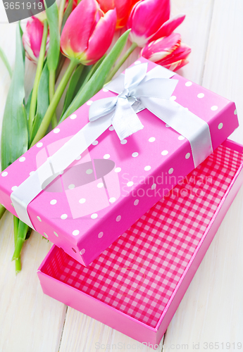 Image of box for present