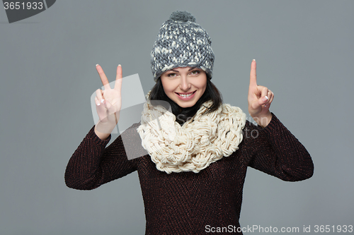 Image of Woman giving peace sign